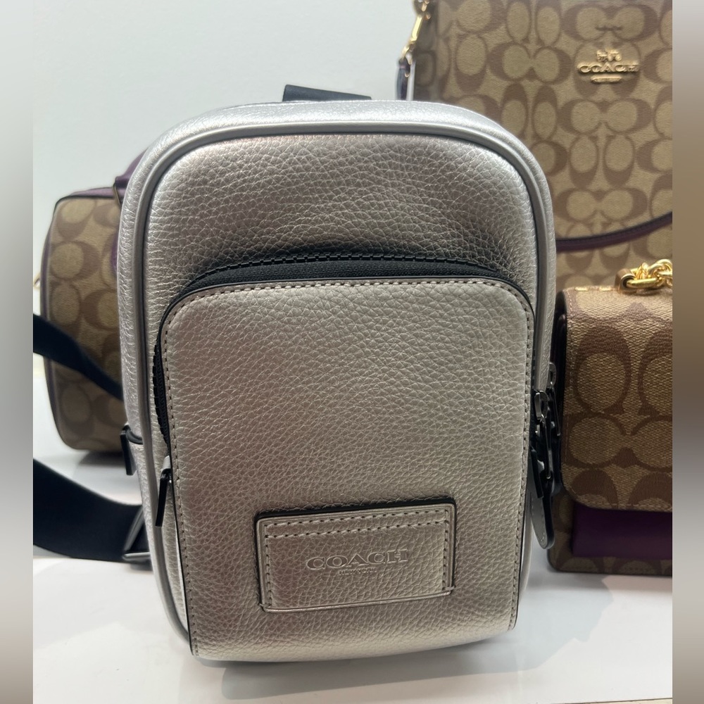 NWT Coach Outlet Track Pack 14 - Picture 4 of 9
